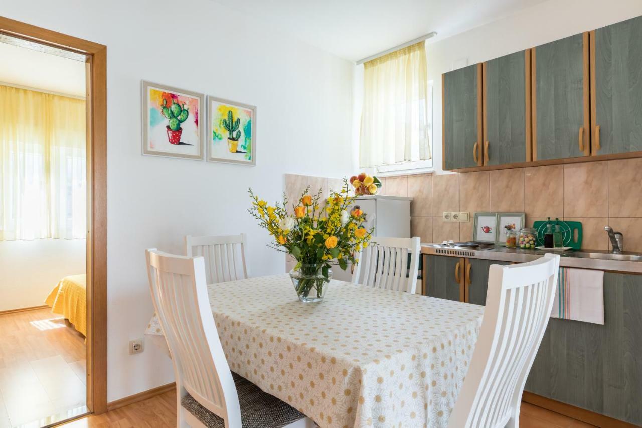 Apartments Rogulj Trogir Bagian luar foto
