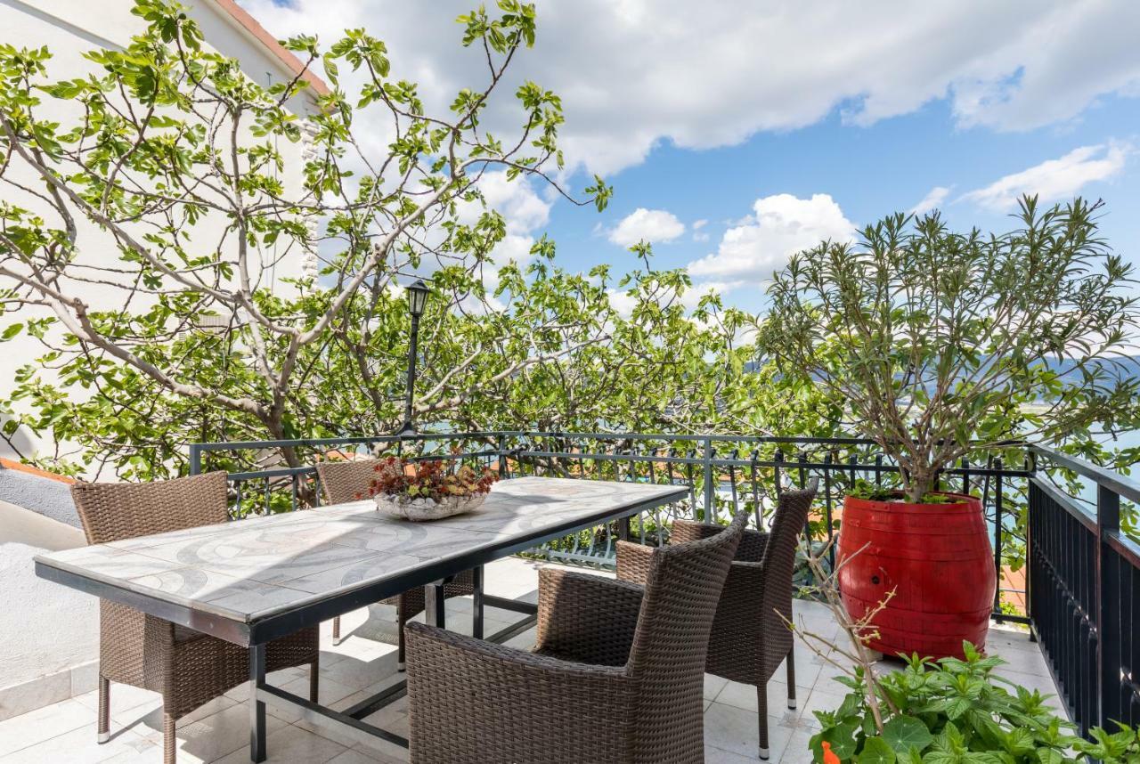 Apartments Rogulj Trogir Bagian luar foto