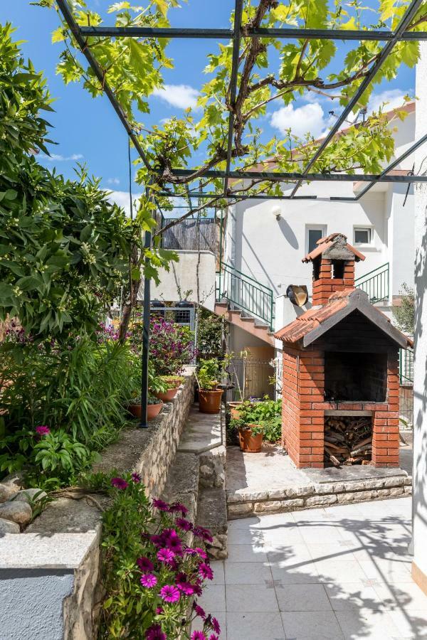 Apartments Rogulj Trogir Bagian luar foto