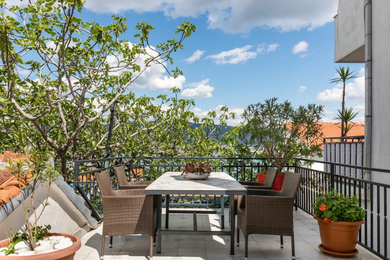 Apartments Rogulj Trogir Bagian luar foto
